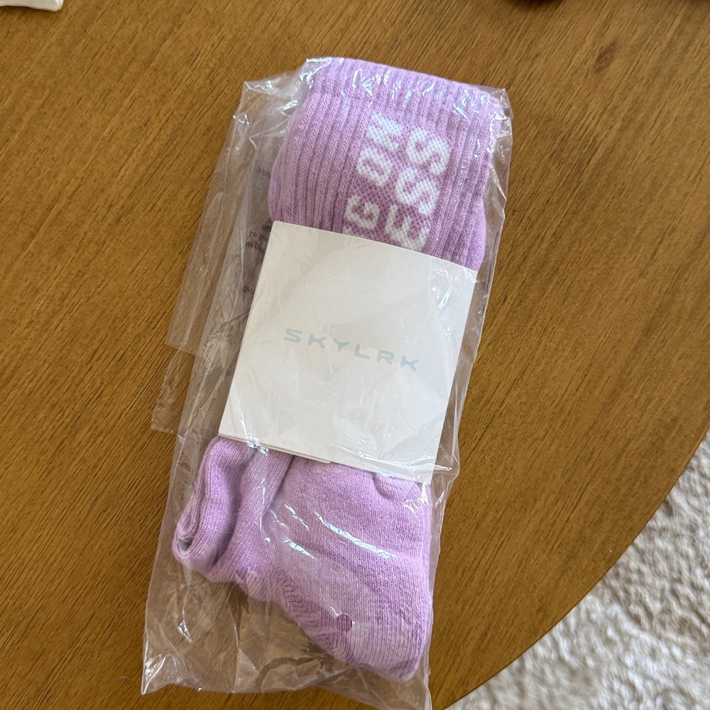 New Justin Bieber skylrk Coachella purple socks - Picture 2 of 3